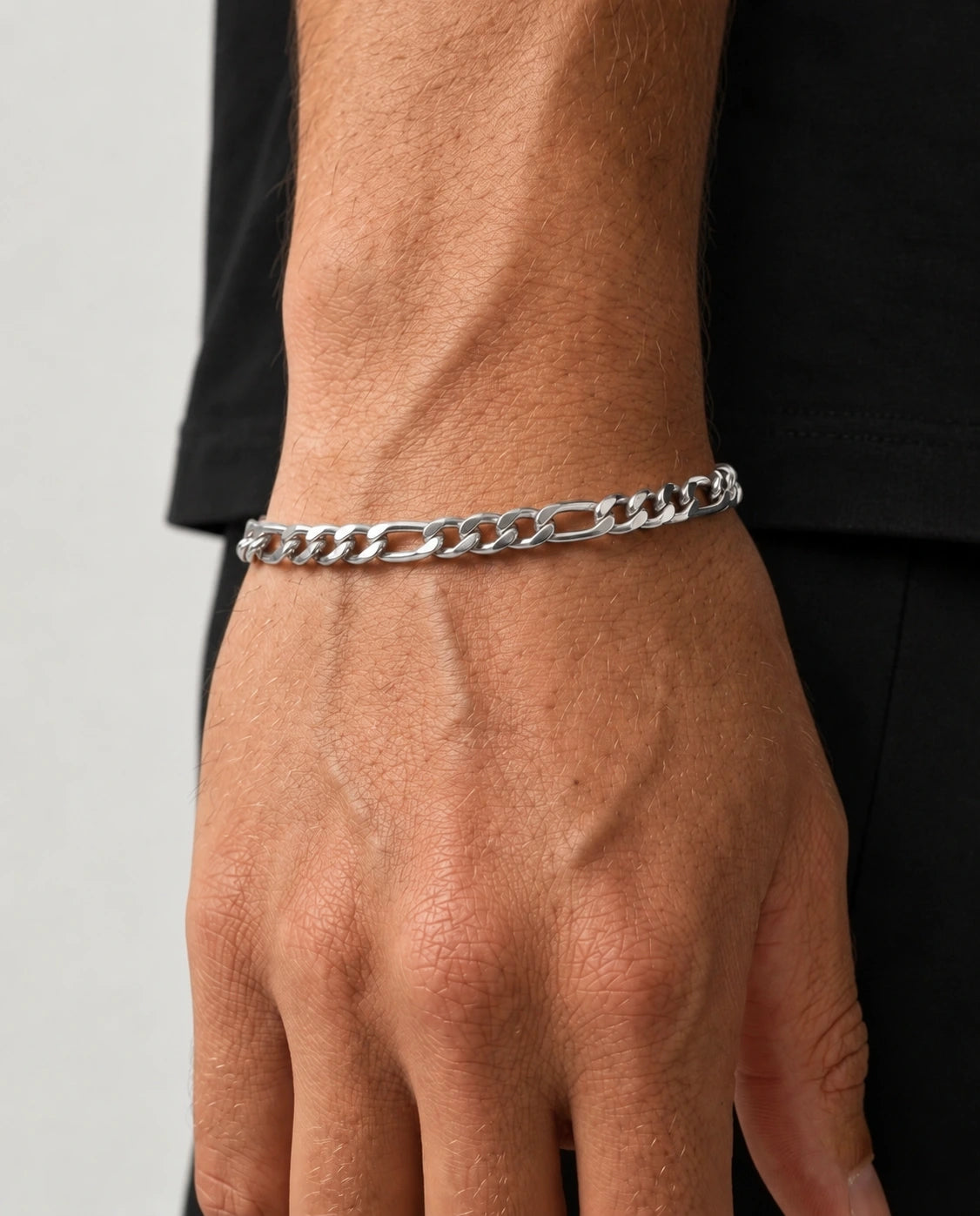 Figaro bracelet 4mm silver on model close up image