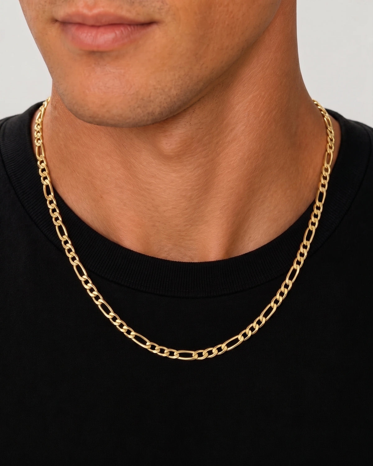 Figaro chain 4mm gold on model