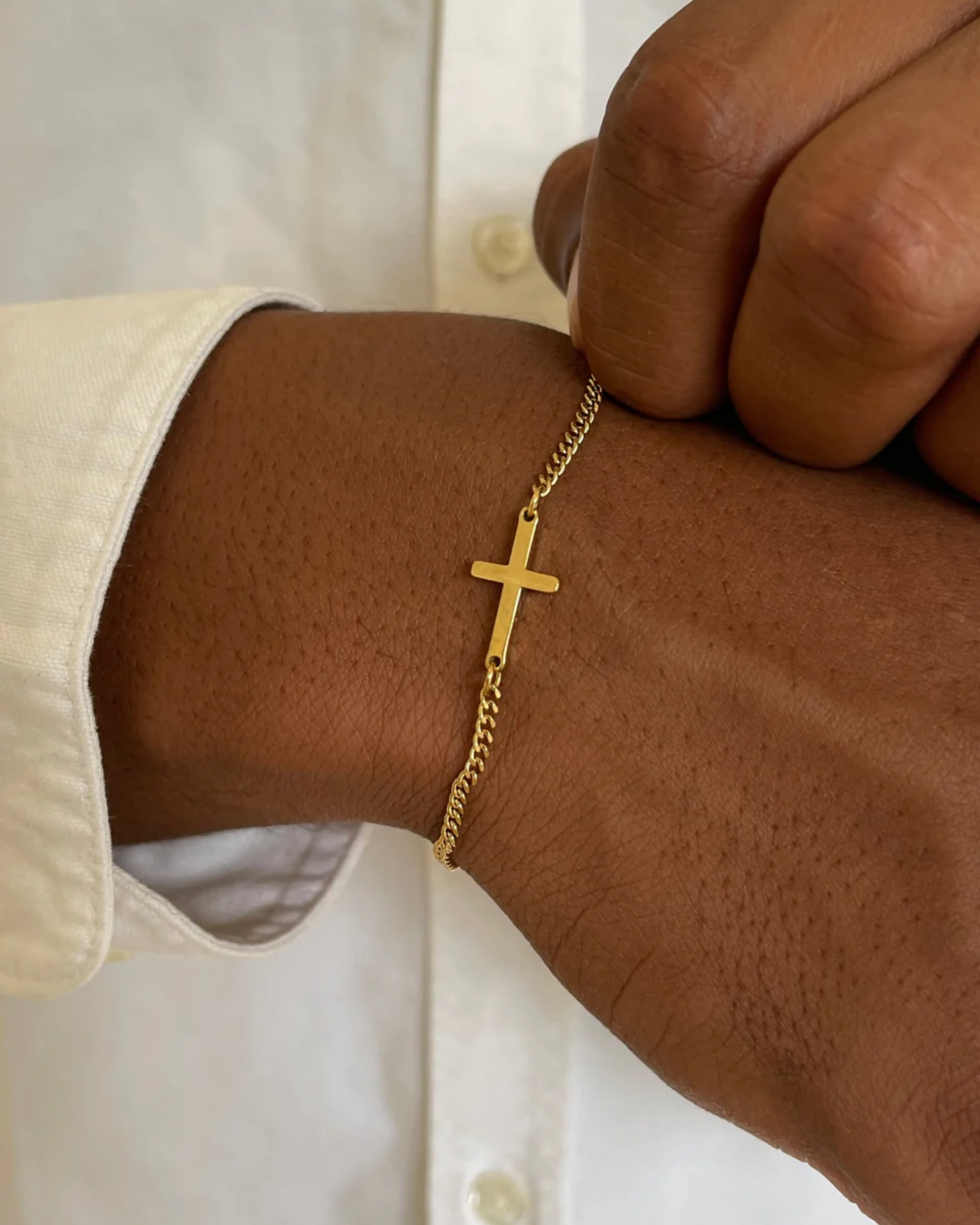 CROSS ARMBAND - GOUD