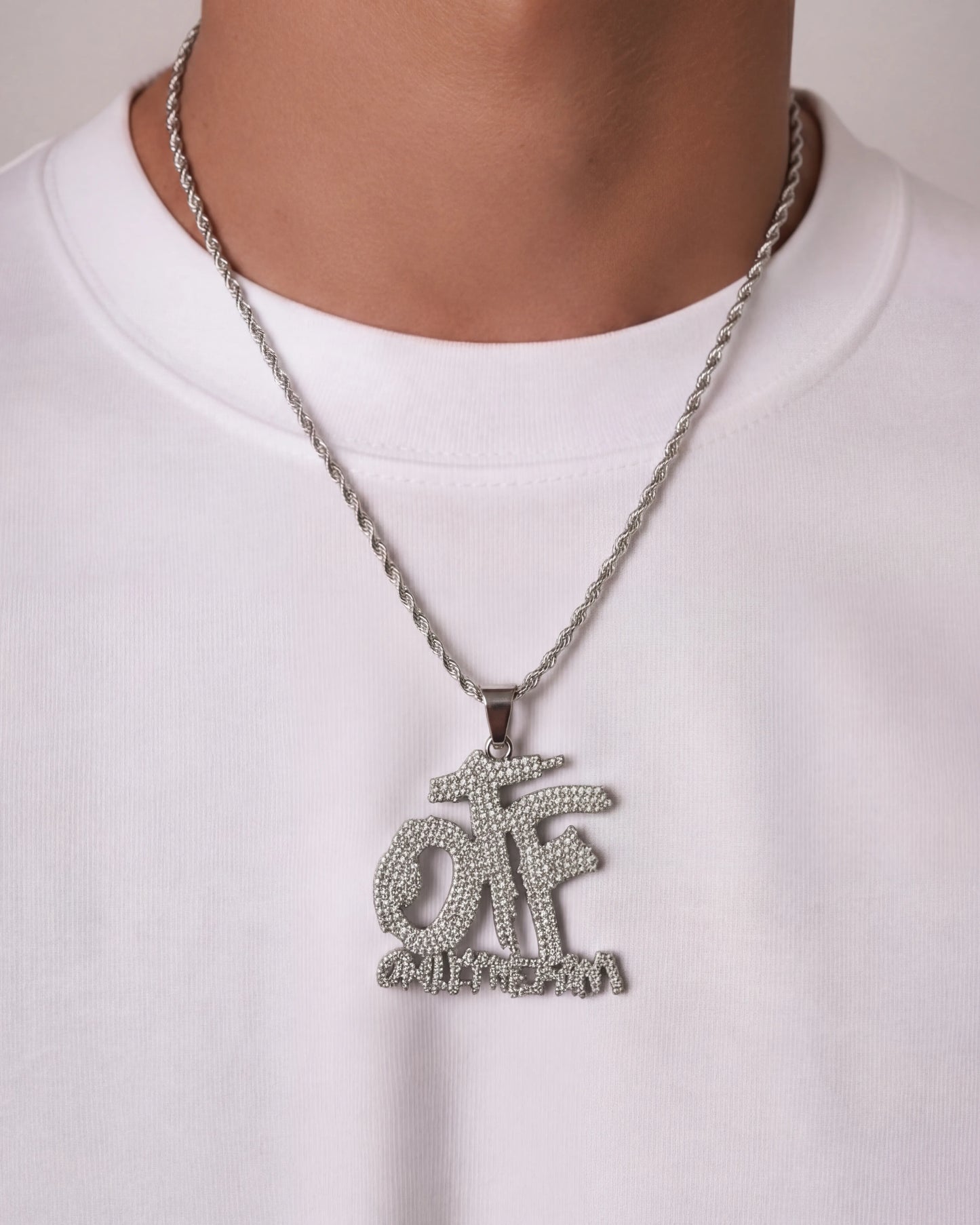 otf chain silver on model image