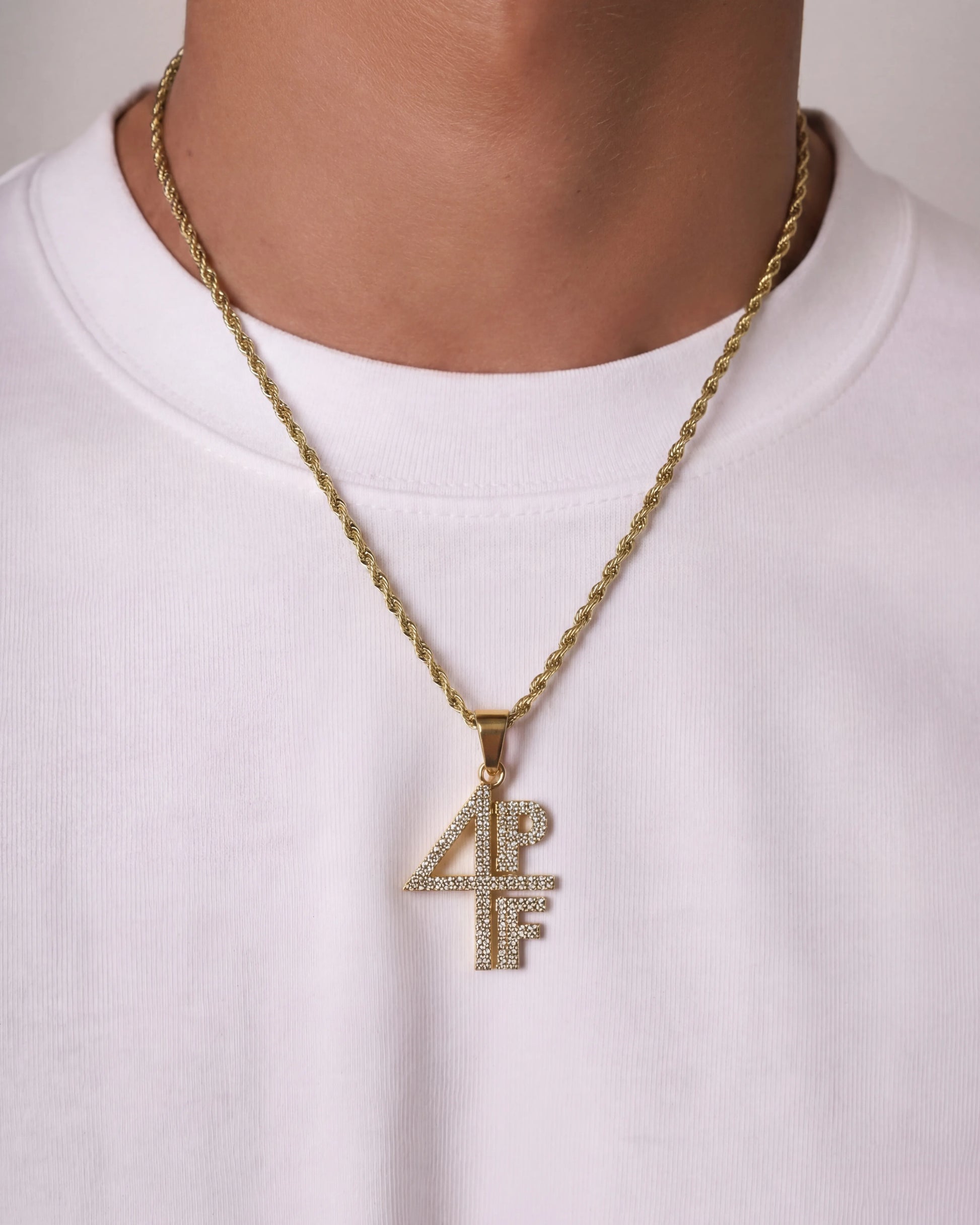 4Pf chain on model close up image