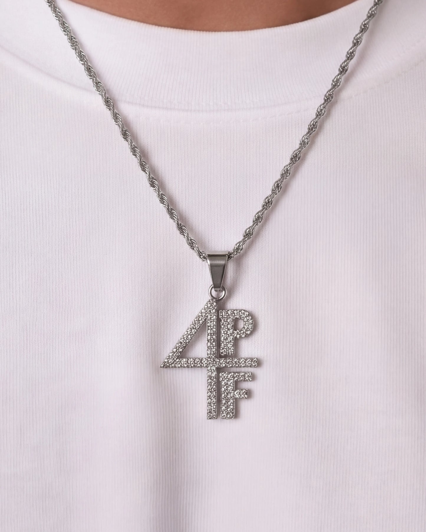 4PF chain silver on model close up image