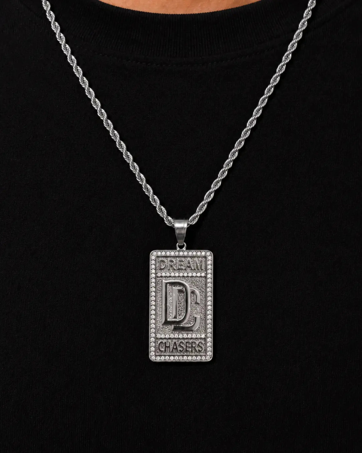 Dream chaser chain silver on model close up