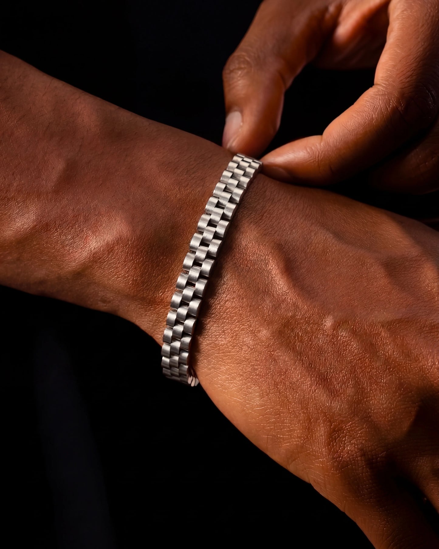 SCHAKEL ARMBAND - ZILVER
