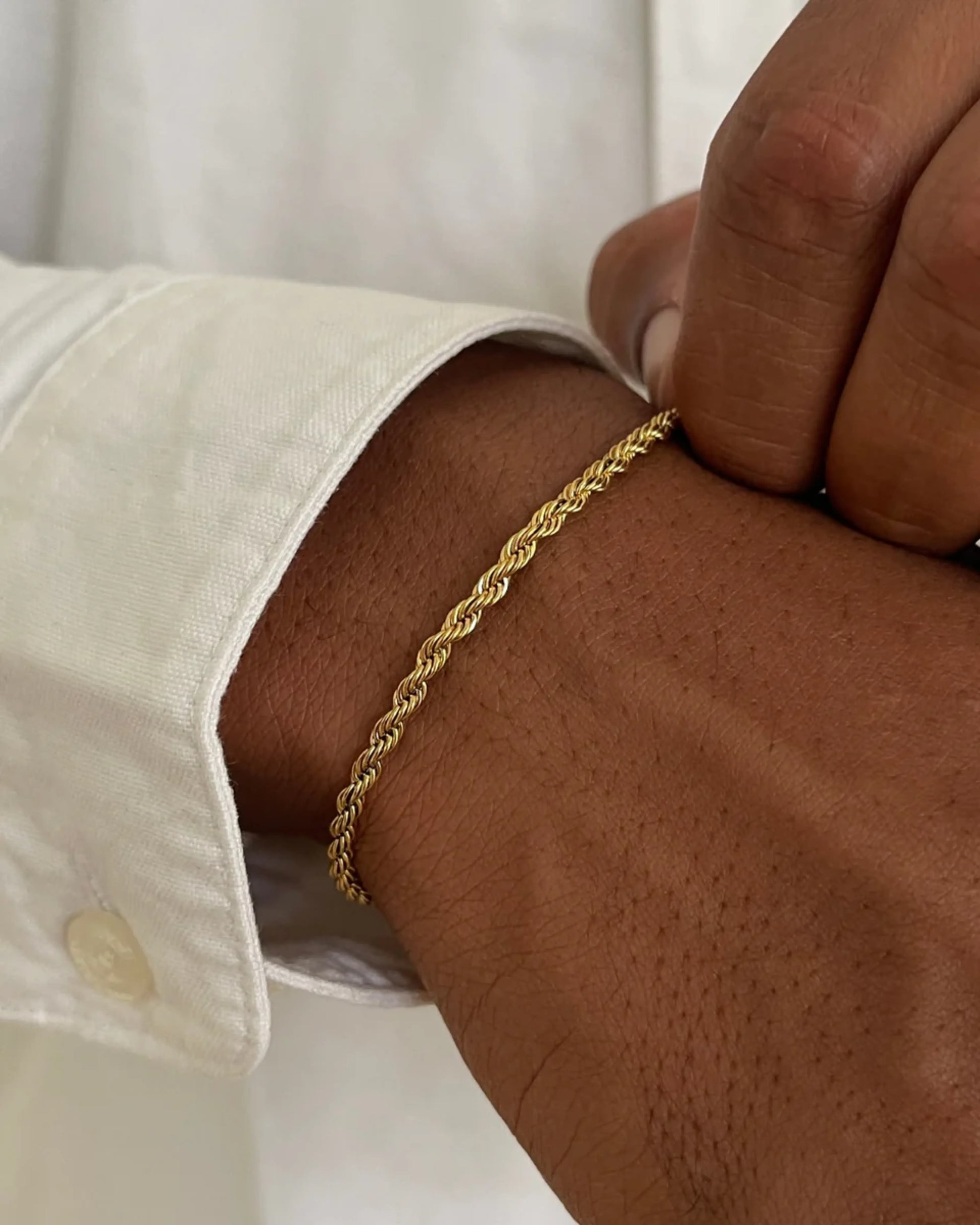 clean rope bracelet 3mm gold on model close up